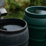 Comparatif : récupérateurs d’eau de pluie gratuits vs modèles achetés, que vaut la qualité de l’eau ?